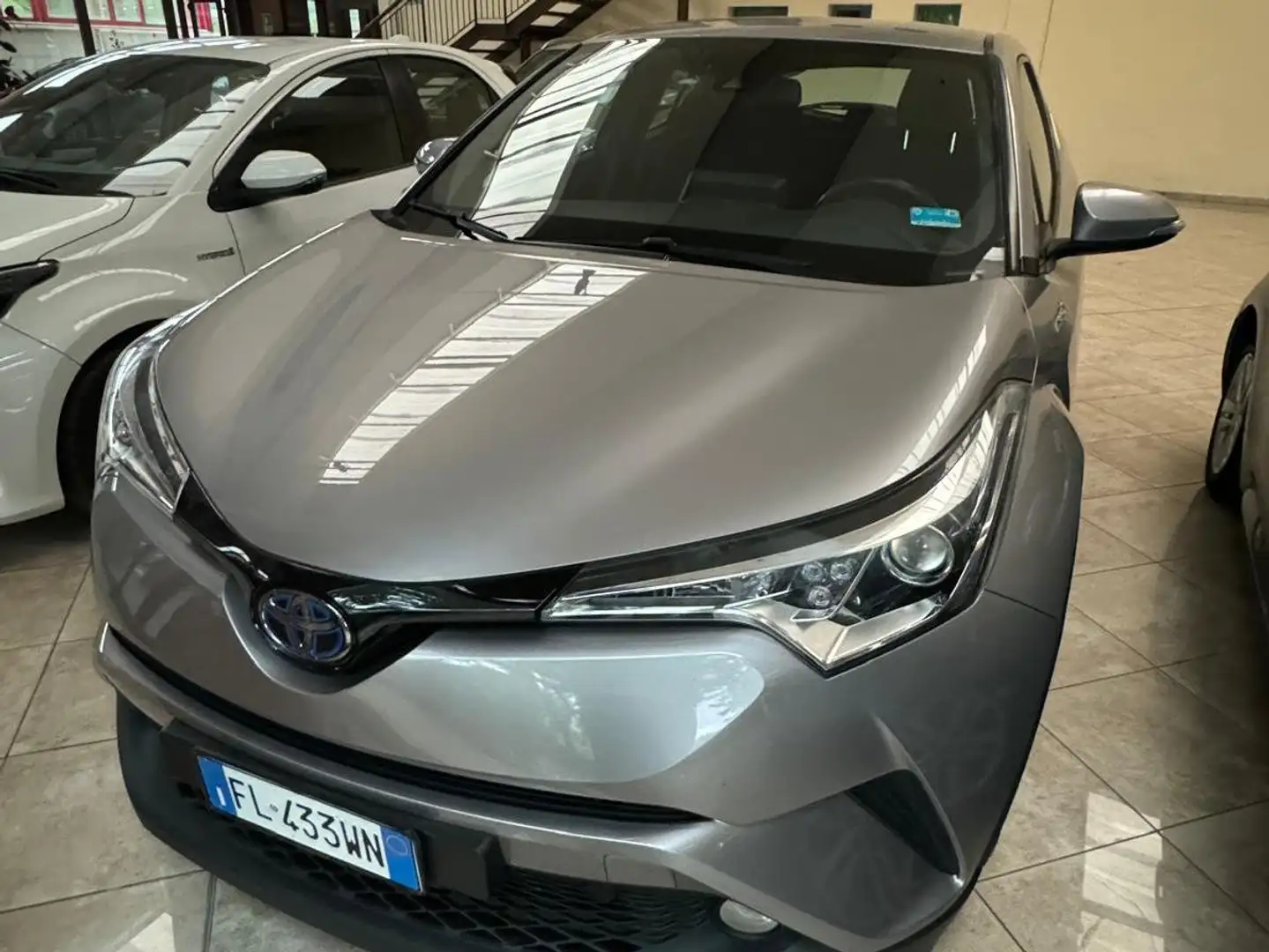Toyota C-HR C-HR 1.8h Active 2wd e-cvt Gris - 1