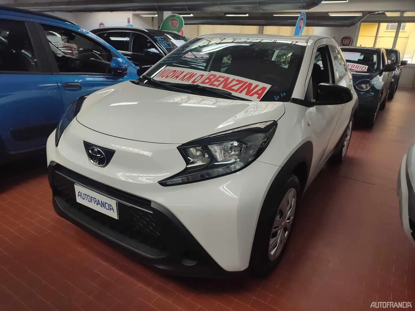 Toyota AYGO - X 1.0 72CV ACTIVE Alb - 2