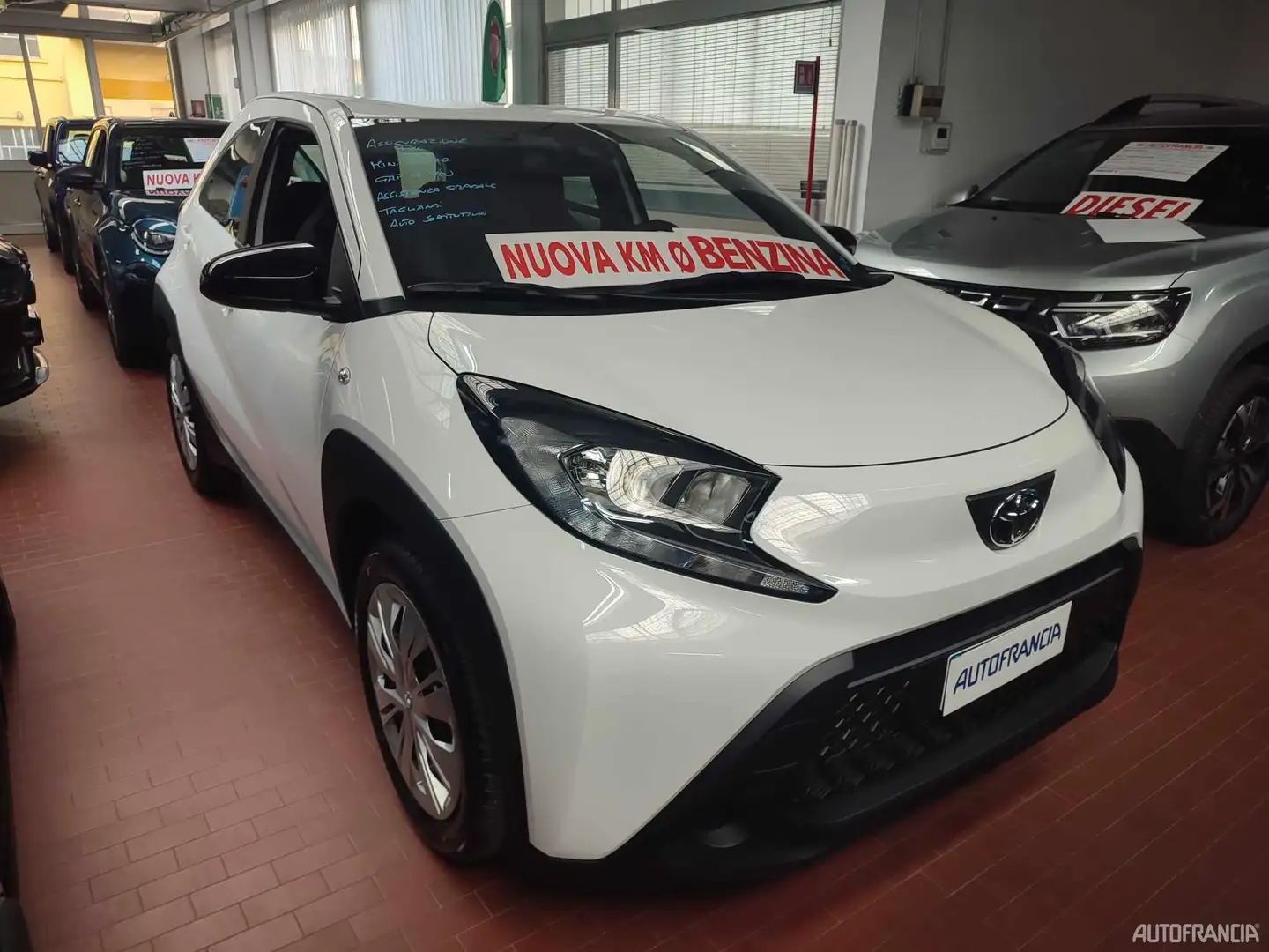 Toyota AYGO - X 1.0 72CV ACTIVE Alb - 1