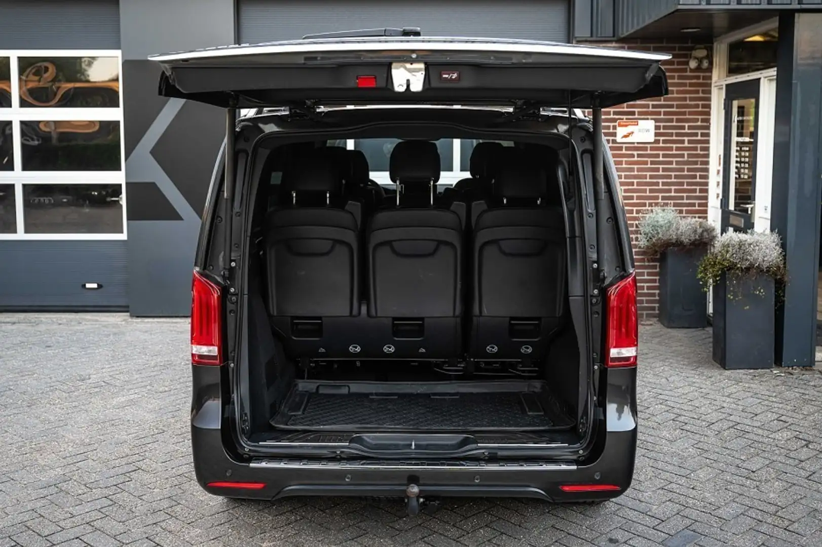 Mercedes-Benz V 300 300d Lang Avantgarde 8p.| AMG | Elek, schuifdeuren Gris - 2