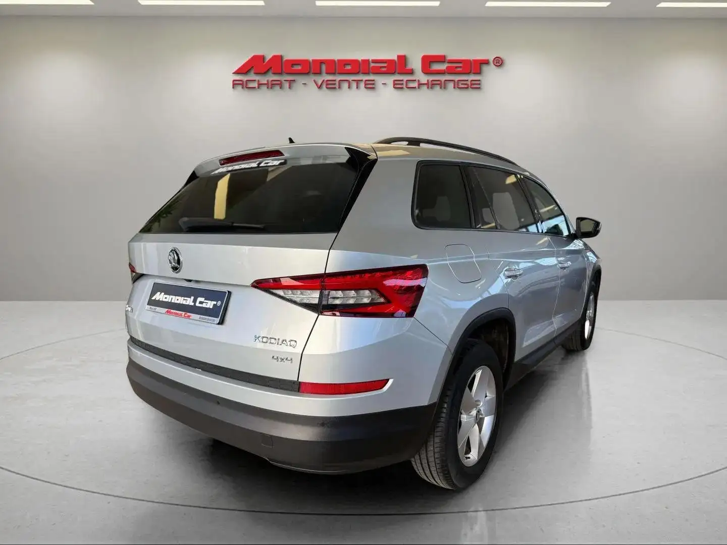 Skoda Kodiaq 2.0 CR TDi *7 Places*CarPlay*Navigation*Garantie* Grau - 2