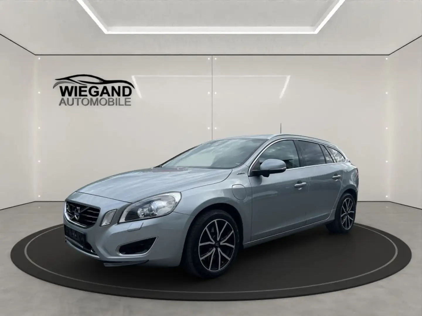 Volvo V60 D6 Plug-In AWD Geartronic SUMMUM+XENIUM+NAVI Plateado - 1