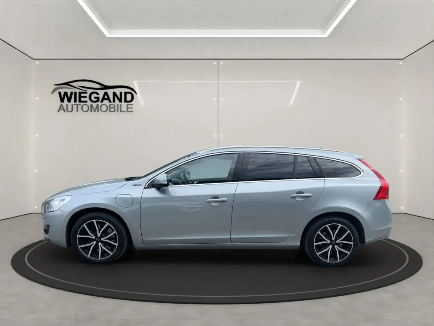 Volvo V60 D6 Plug-In AWD Geartronic SUMMUM+XENIUM+NAVI Plateado - 2