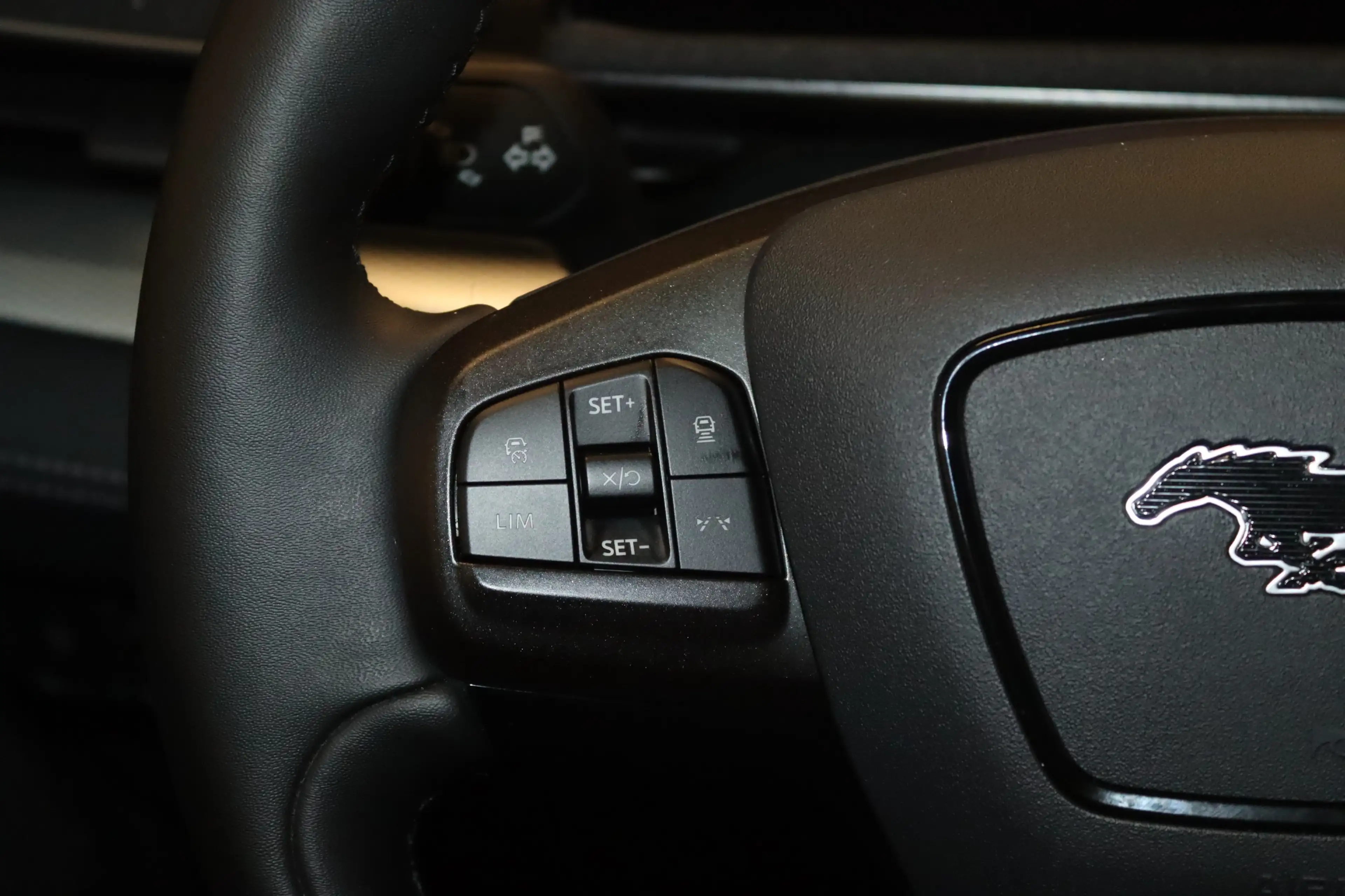 Ford Mustang Mach-E 99 kw h-NAV-LED-KAMERA-ACC-APPS- — photo 14