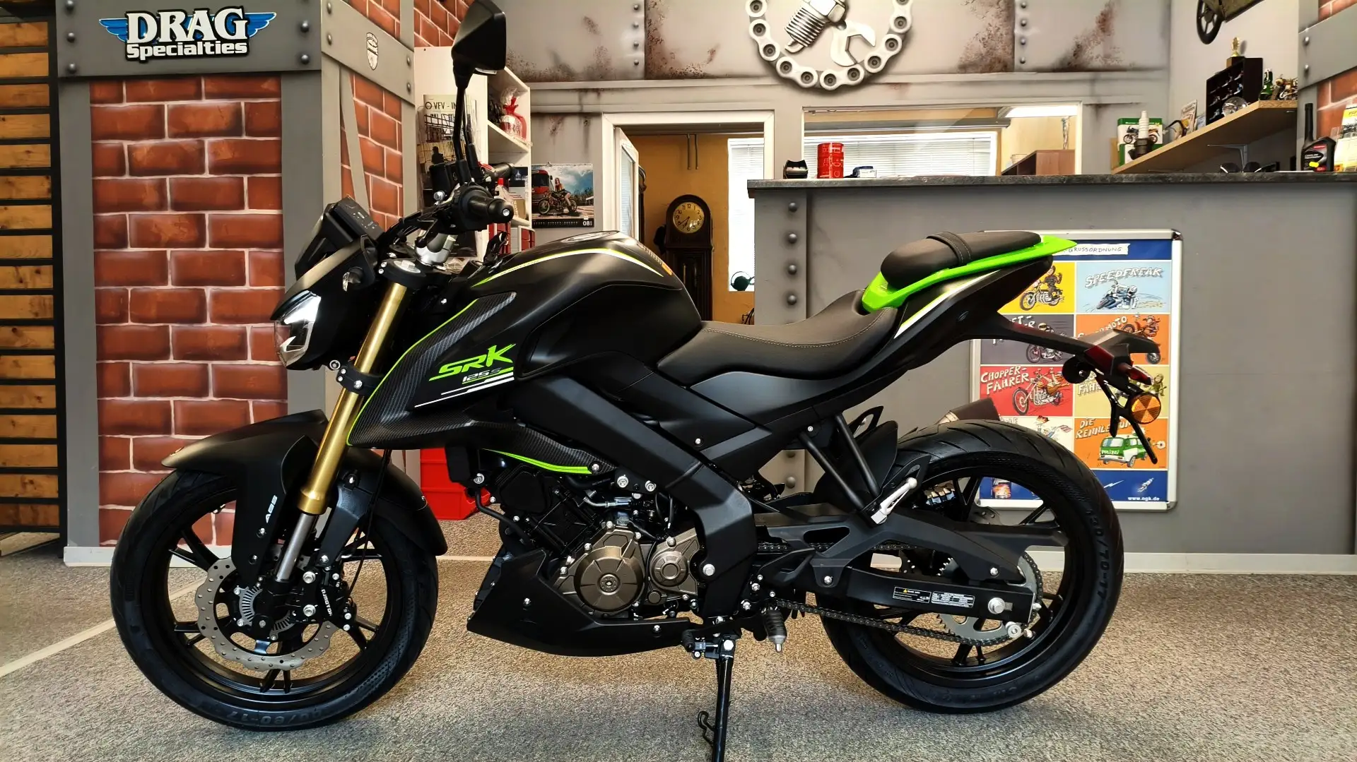 QJ Motor SRK 125 S Schwarz - 1