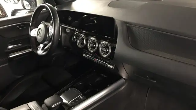 Mercedes-Benz GLA view 10
