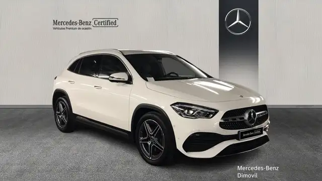 Mercedes-Benz GLA view 3