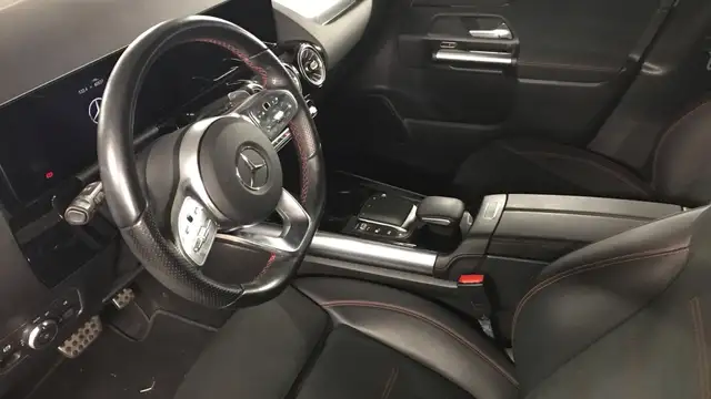 Mercedes-Benz GLA view 6