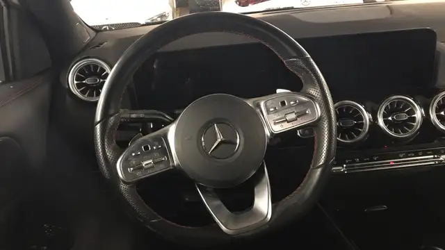 Mercedes-Benz GLA view 9