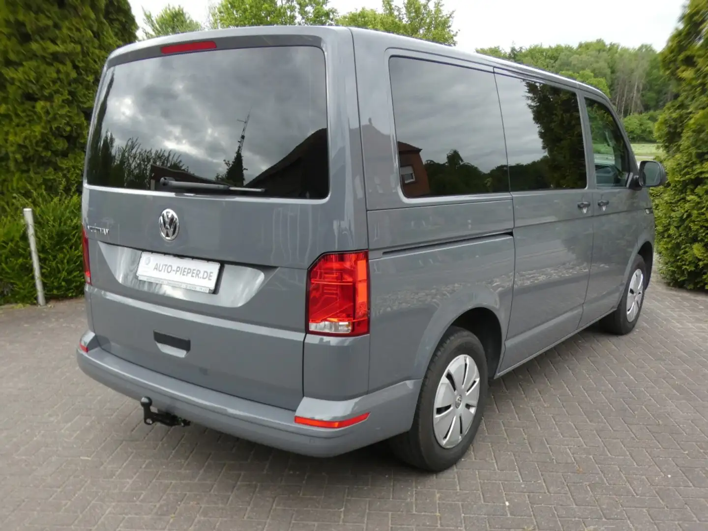 Volkswagen T6.1 Multivan DSG Climatronic Multiflex ACC AHK Klima Navi Grau - 2