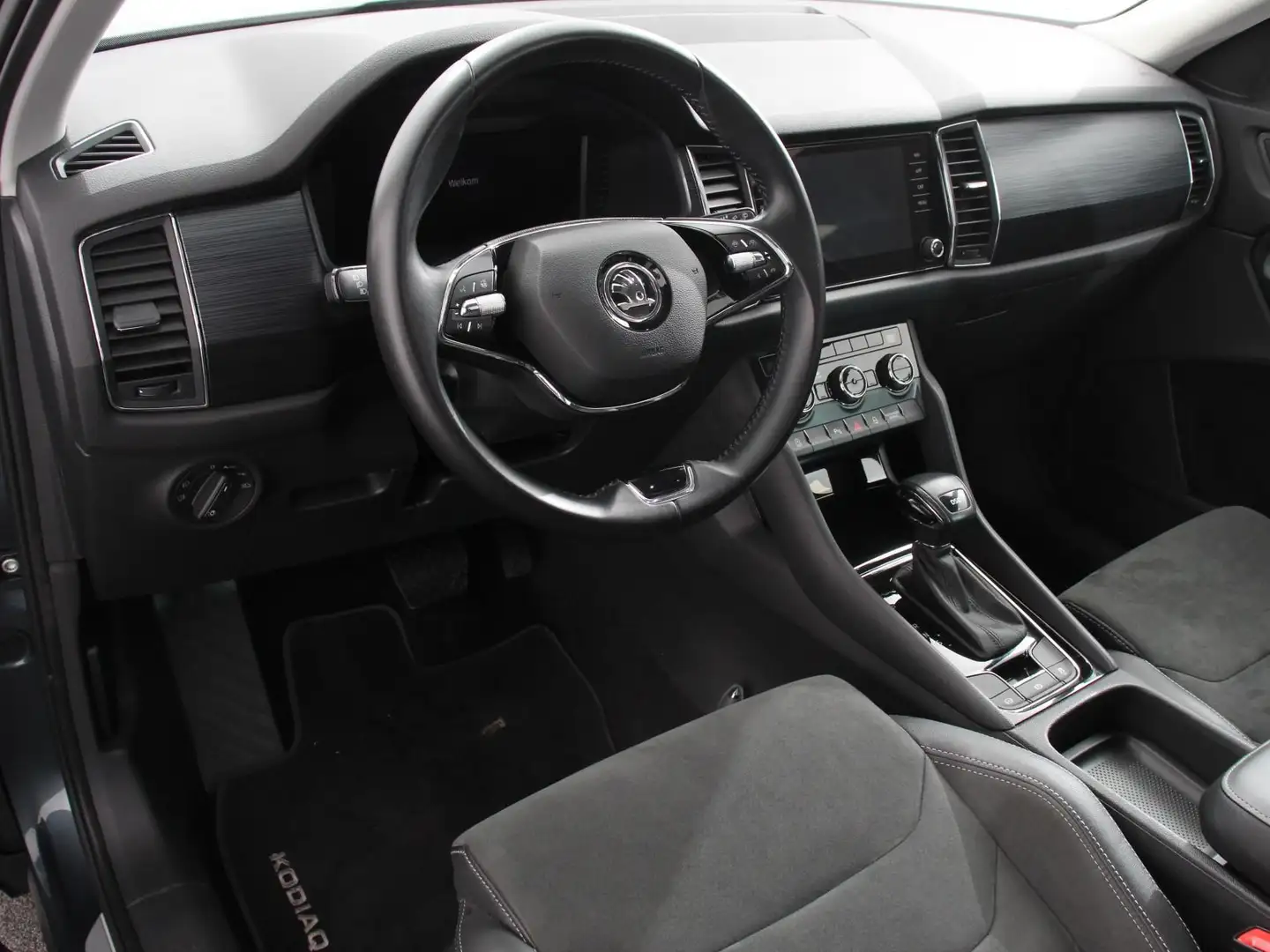 Skoda Kodiaq 1.5 TSI 150pk Automaat Business Edition 5p Panoram Grijs - 2