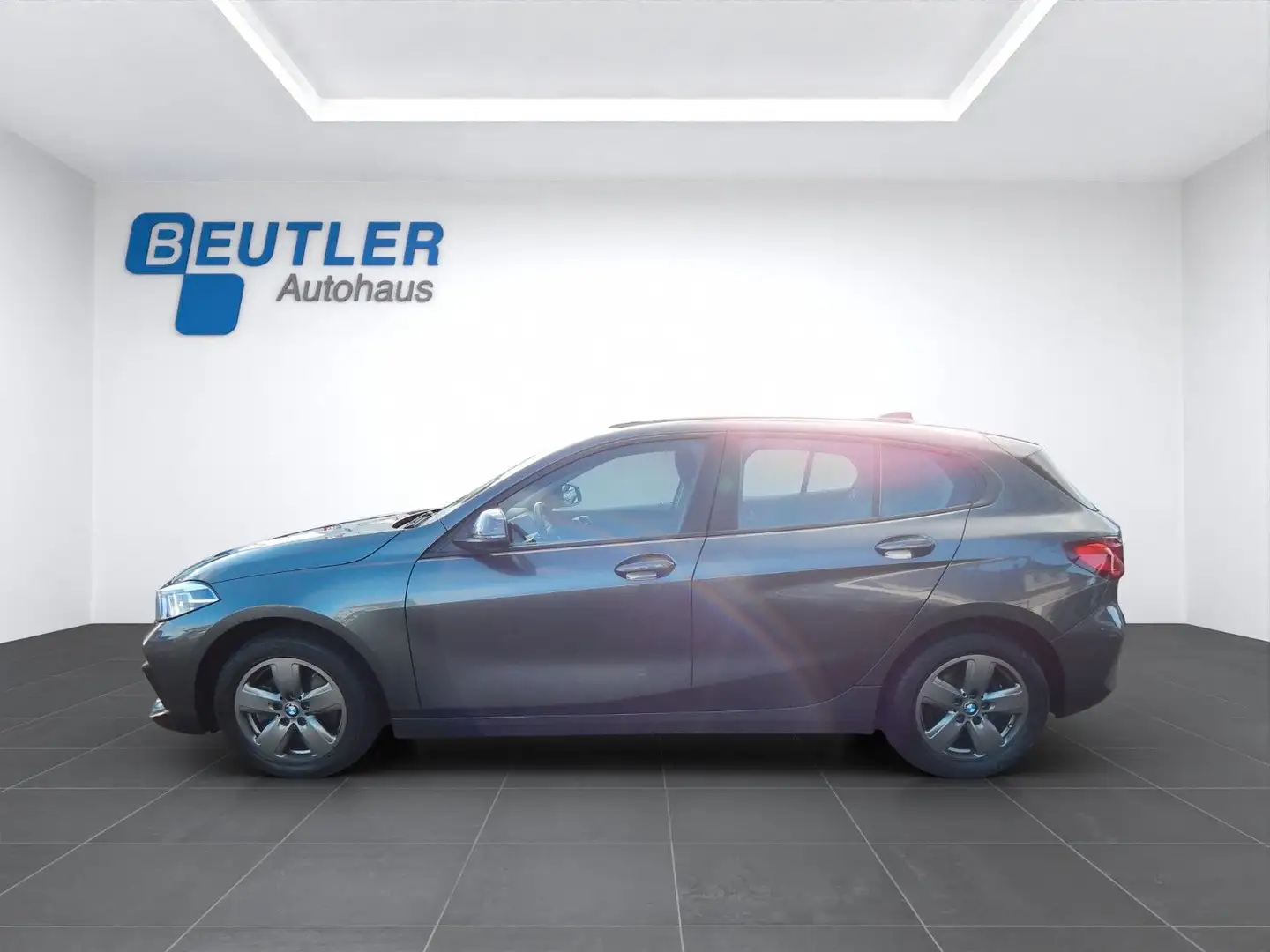BMW 118 iA Advantage 16" Navi LED Kamera SHZ Parkass. Grau - 2