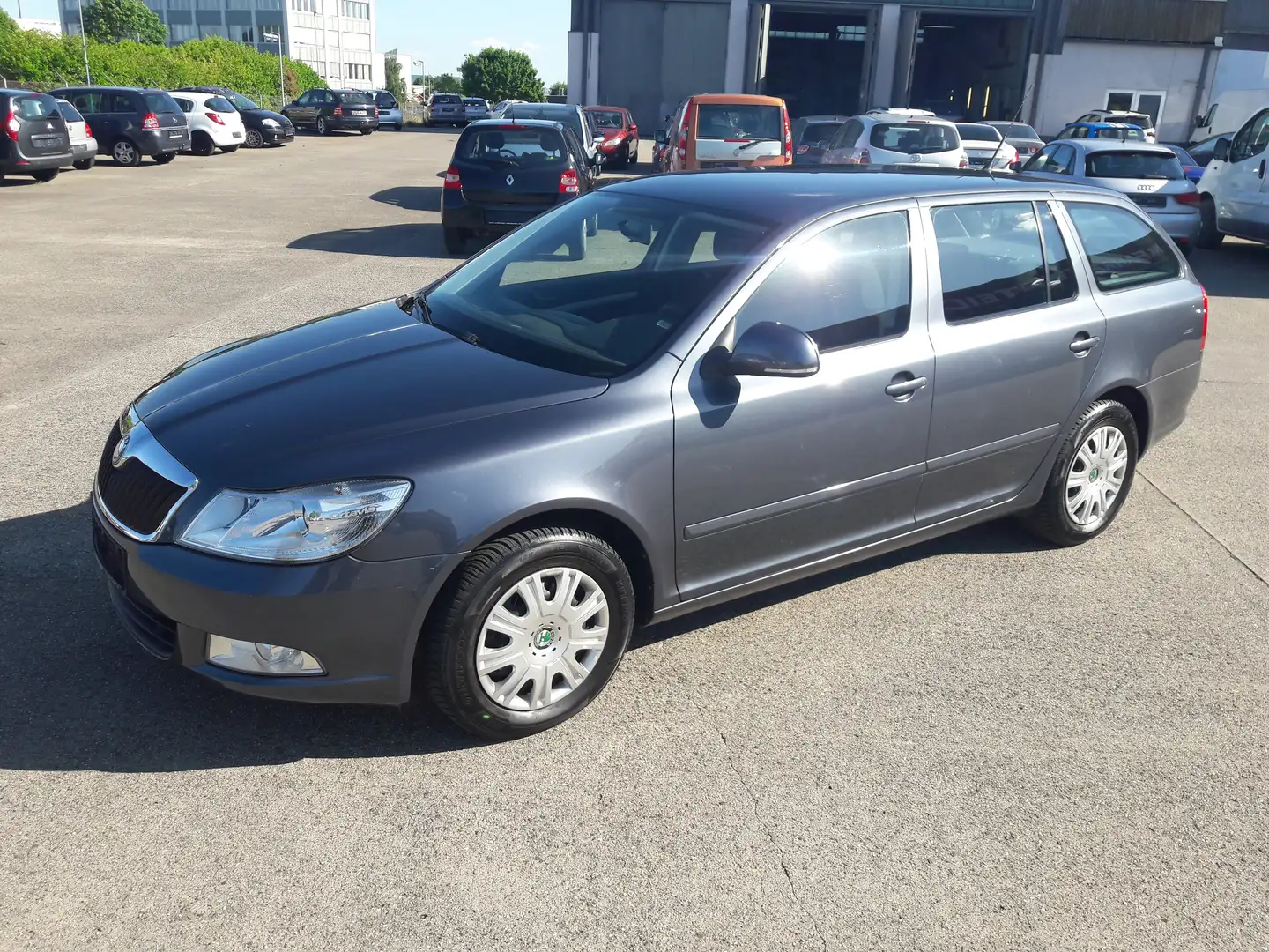 Skoda Octavia Ambiente DSG Grau - 1