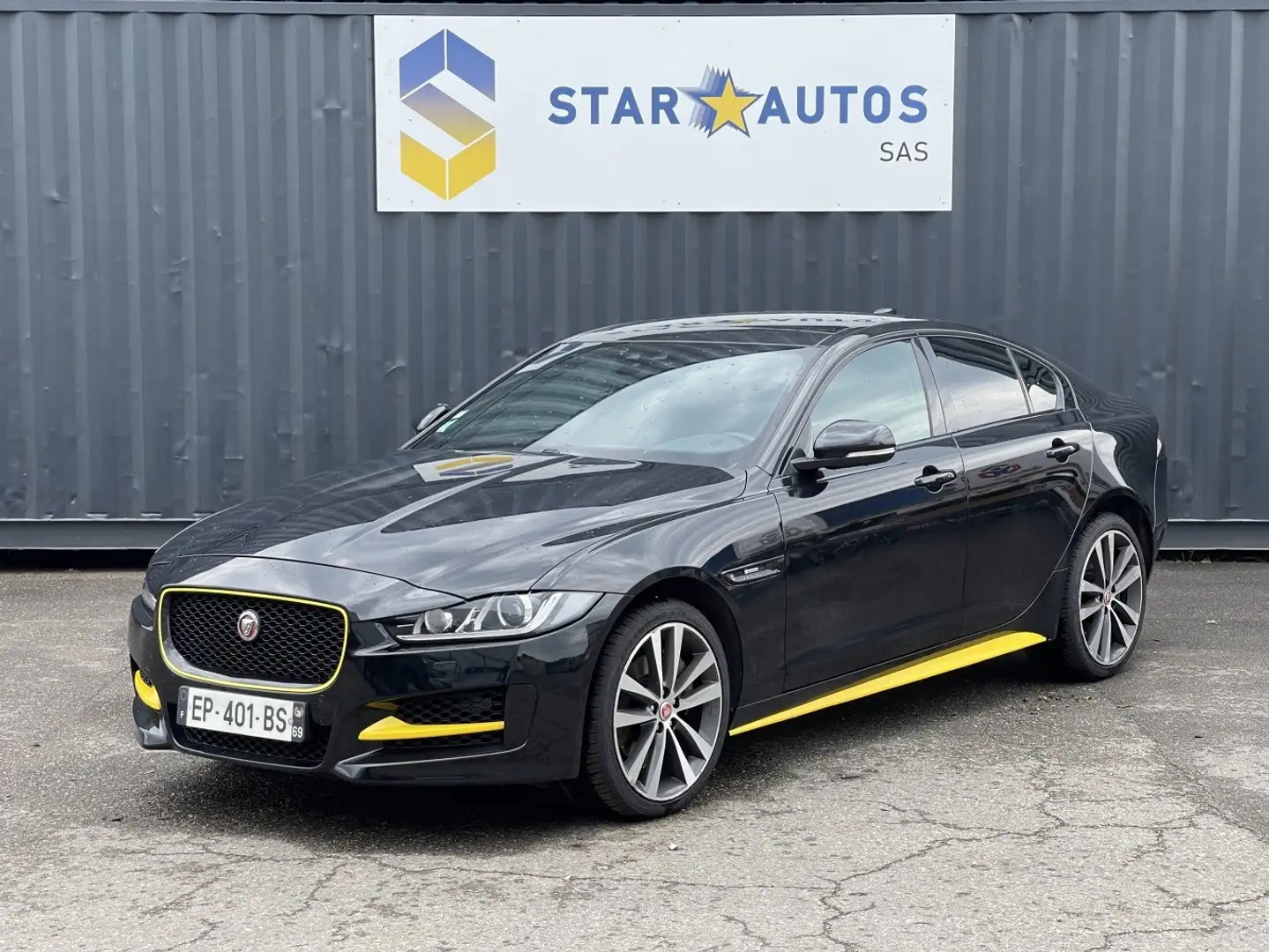 Jaguar XE XE 2.0 D - 180 ch BVA AWD Noir - 1