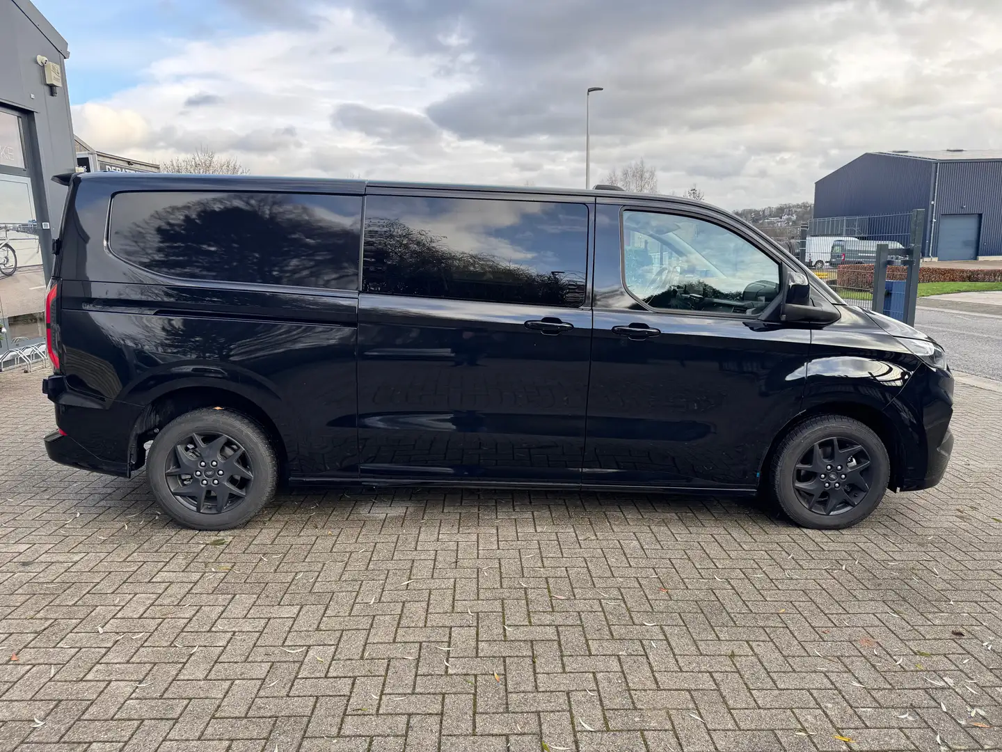 Ford Transit Custom 2.0 TDCi L2H1 SPORT 5 PL (EU6.2) Zwart - 2