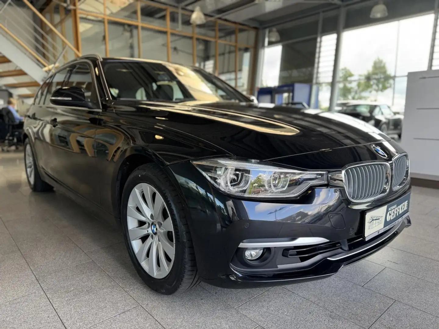 BMW 320 i Touring Edition Luxury Line Purity Bluetooth crna - 2