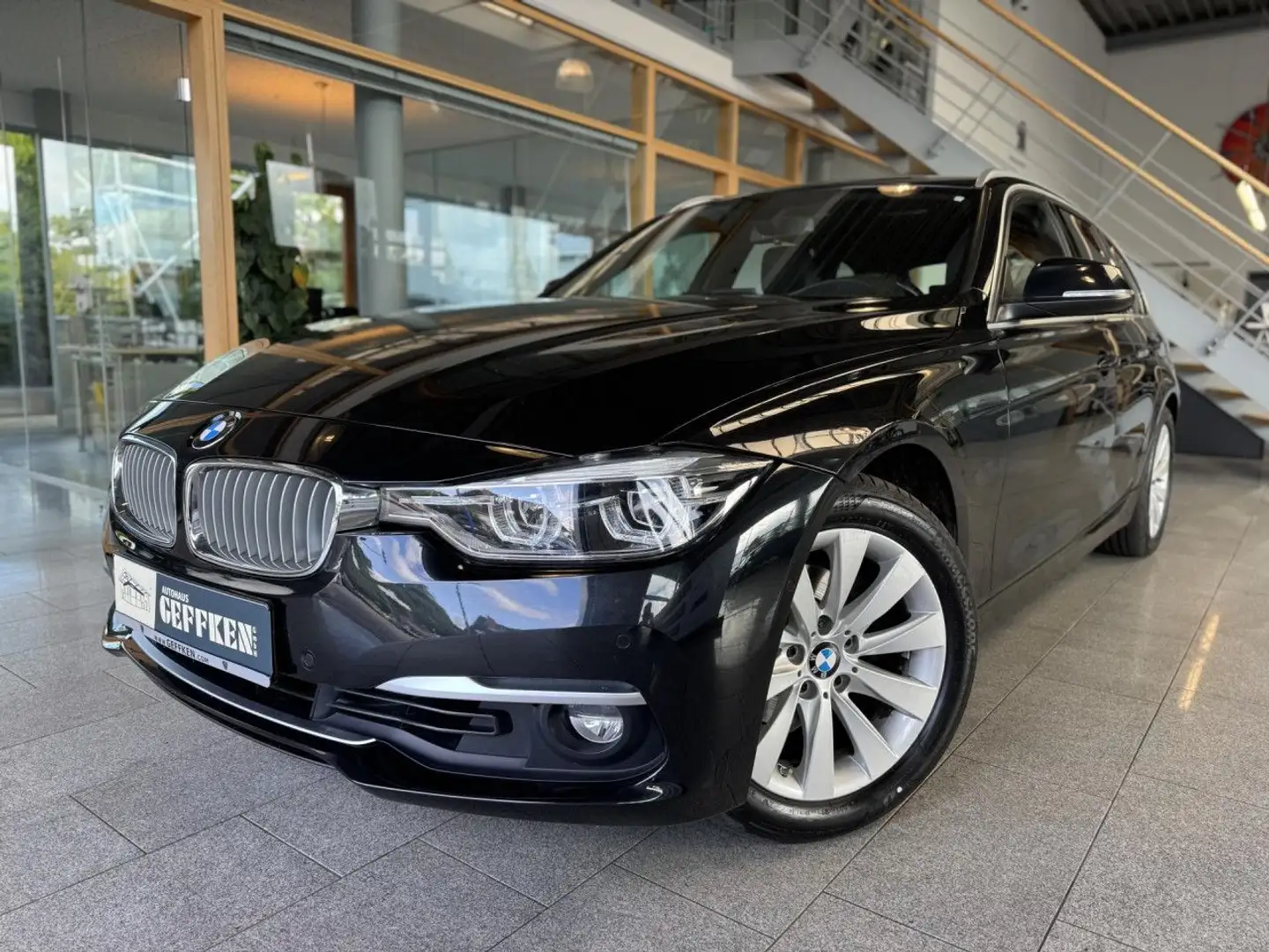 BMW 320 i Touring Edition Luxury Line Purity Bluetooth crna - 1