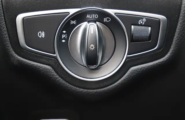 Mercedes-Benz C view 23