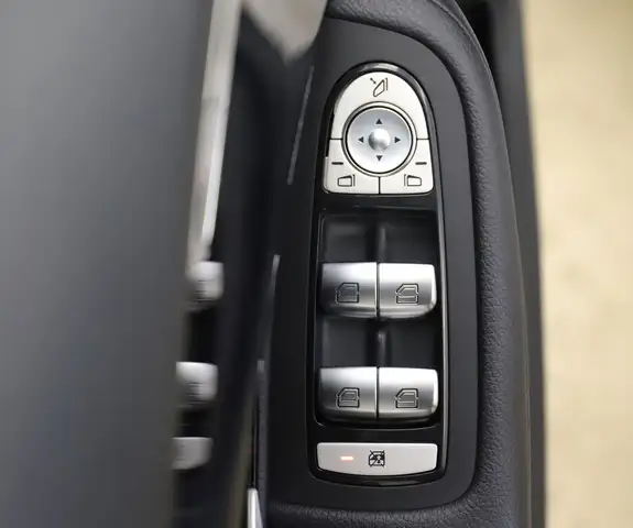 Mercedes-Benz C view 26