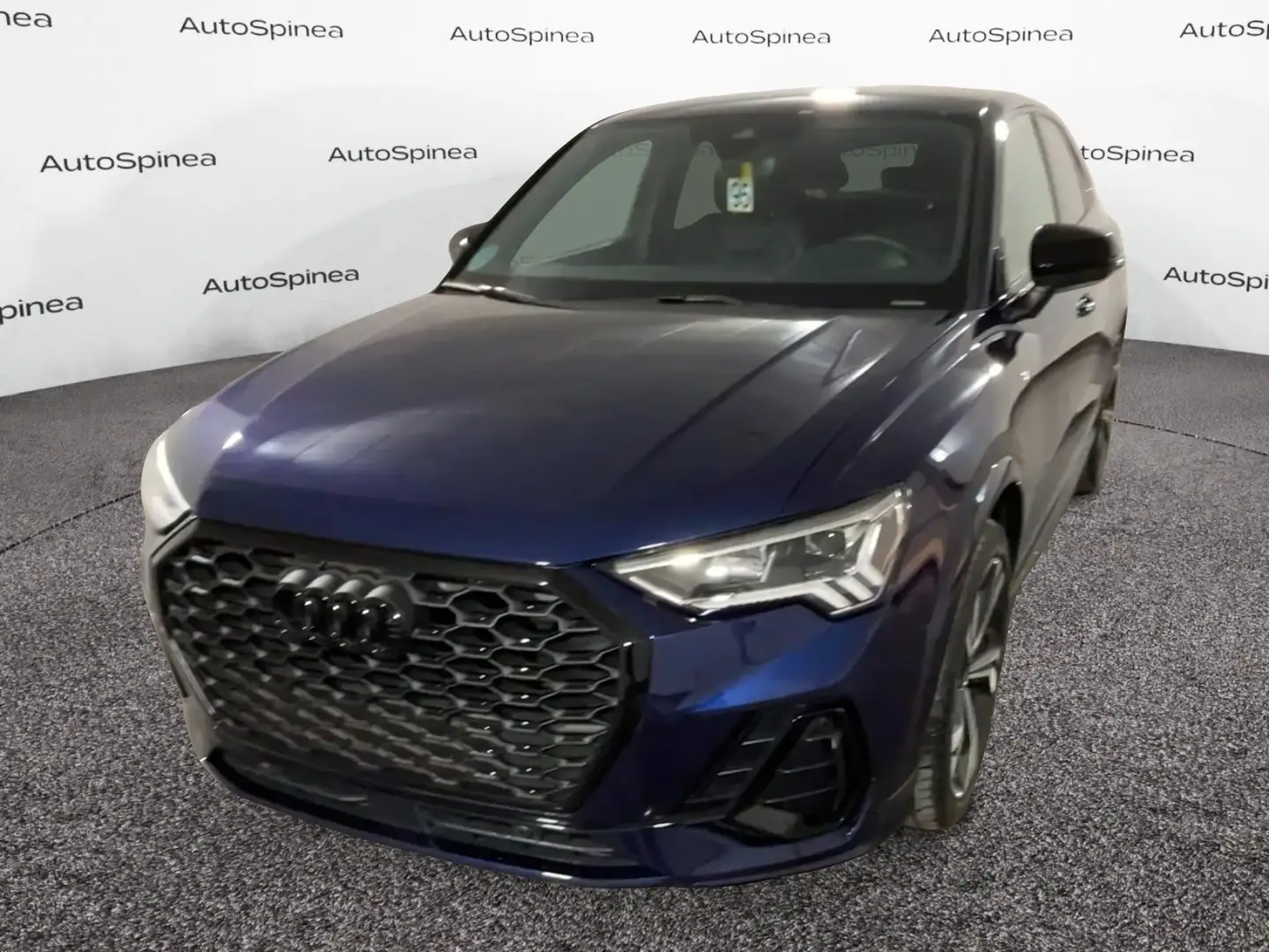 Audi Q3 35 TDI S tronic Identity Black Blauw - 1