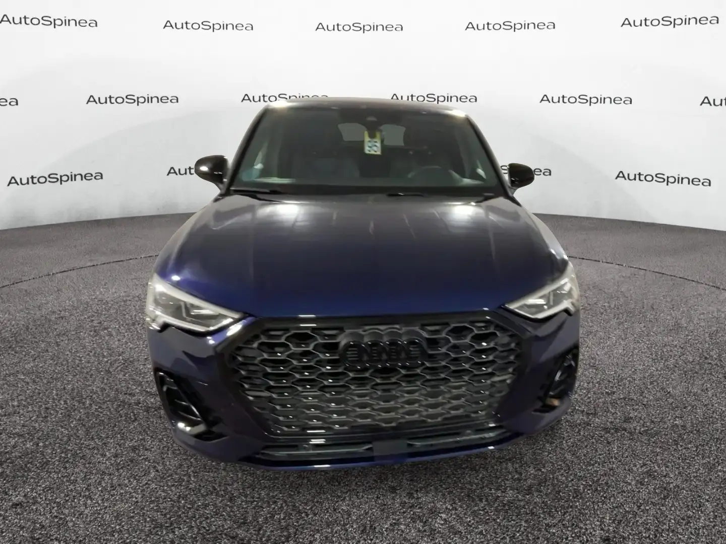 Audi Q3 35 TDI S tronic Identity Black Blauw - 2