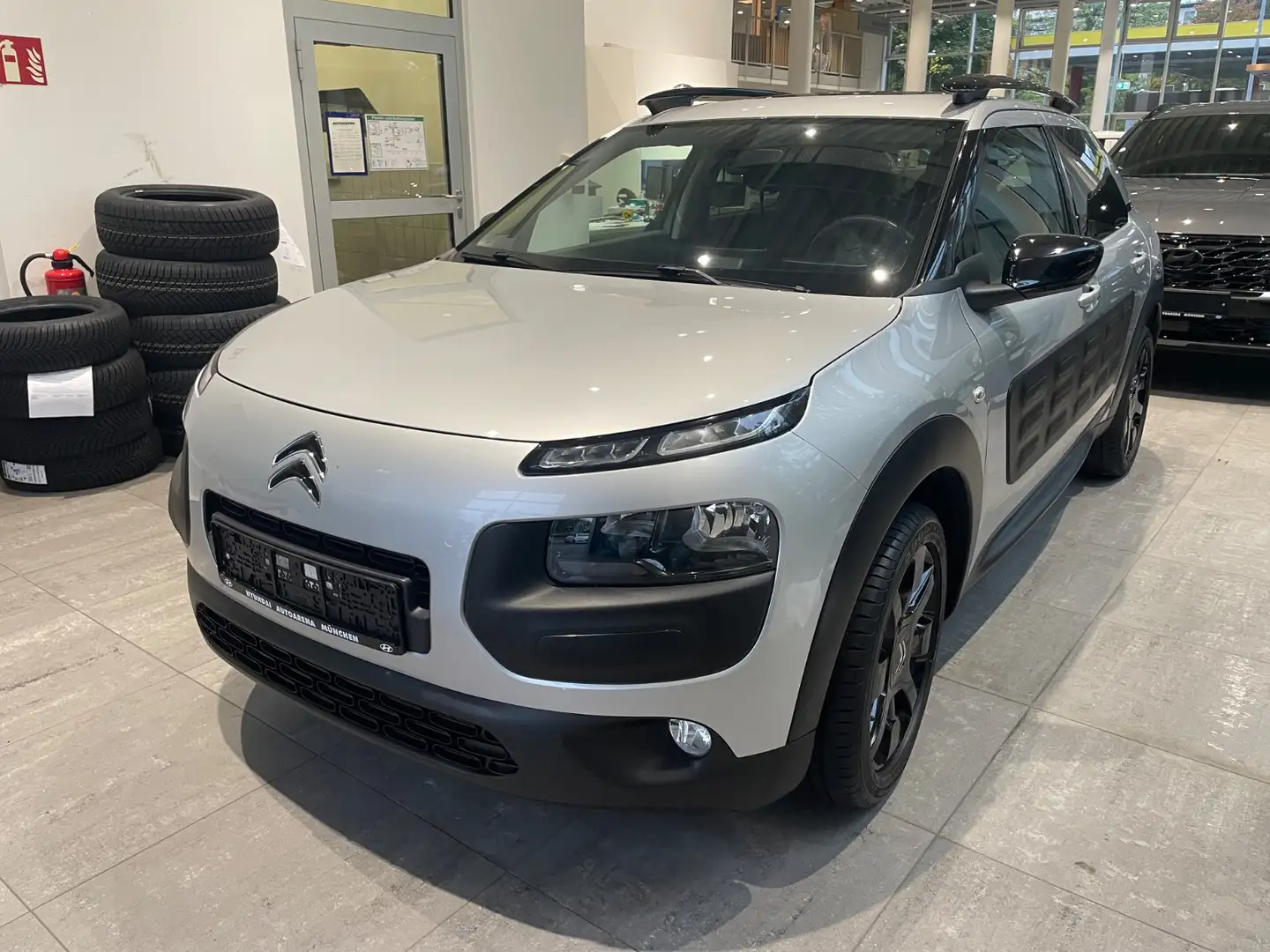 Citroen C4 Cactus 1.2 VTi Shine PANO SHZ RKAM Matrix LM Gris - 1