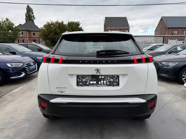 Peugeot 2008 view 6