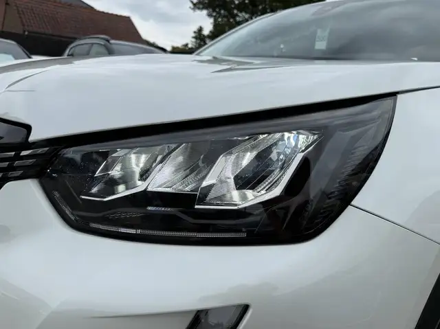 Peugeot 2008 view 11