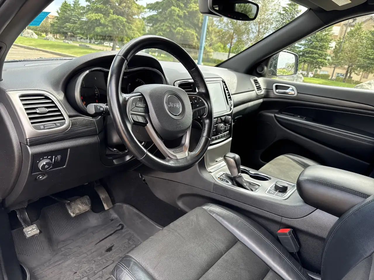 Jeep Grand Cherokee снимка Jeep Grand Cherokee