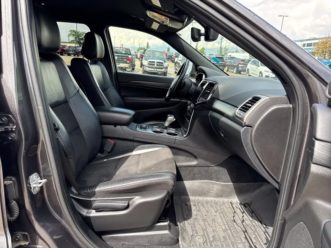 Jeep Grand Cherokee снимка Jeep Grand Cherokee