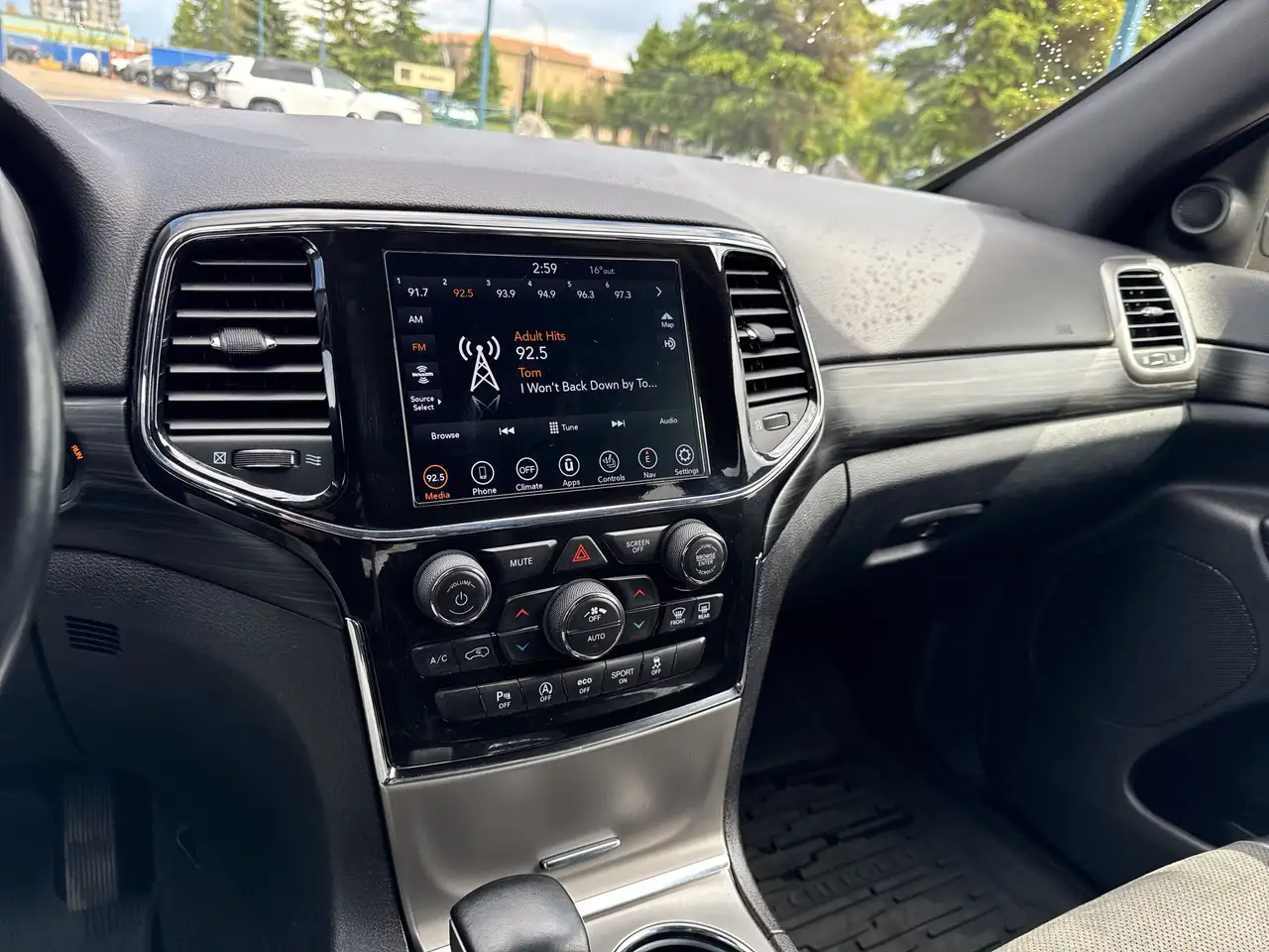 Jeep Grand Cherokee снимка Jeep Grand Cherokee