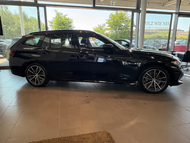 BMW 3 Series view 9