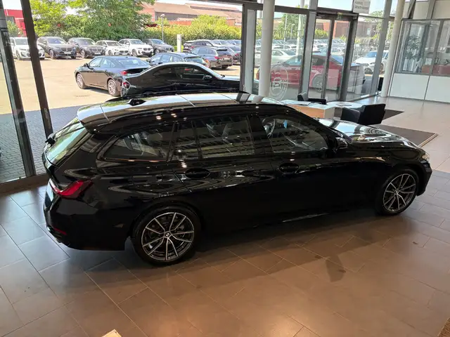 BMW 3 Series view 8