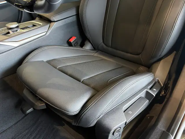 BMW 3 Series view 12