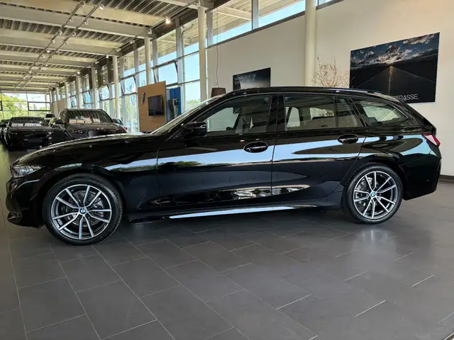 BMW 3 Series view 5