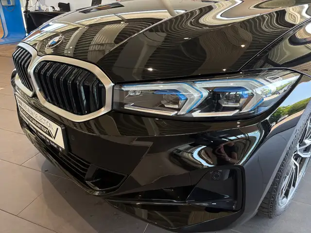 BMW 3 Series view 10