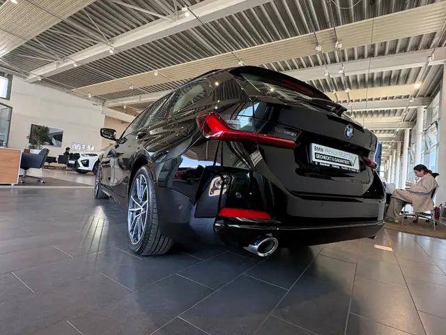 BMW 3 Series view 6