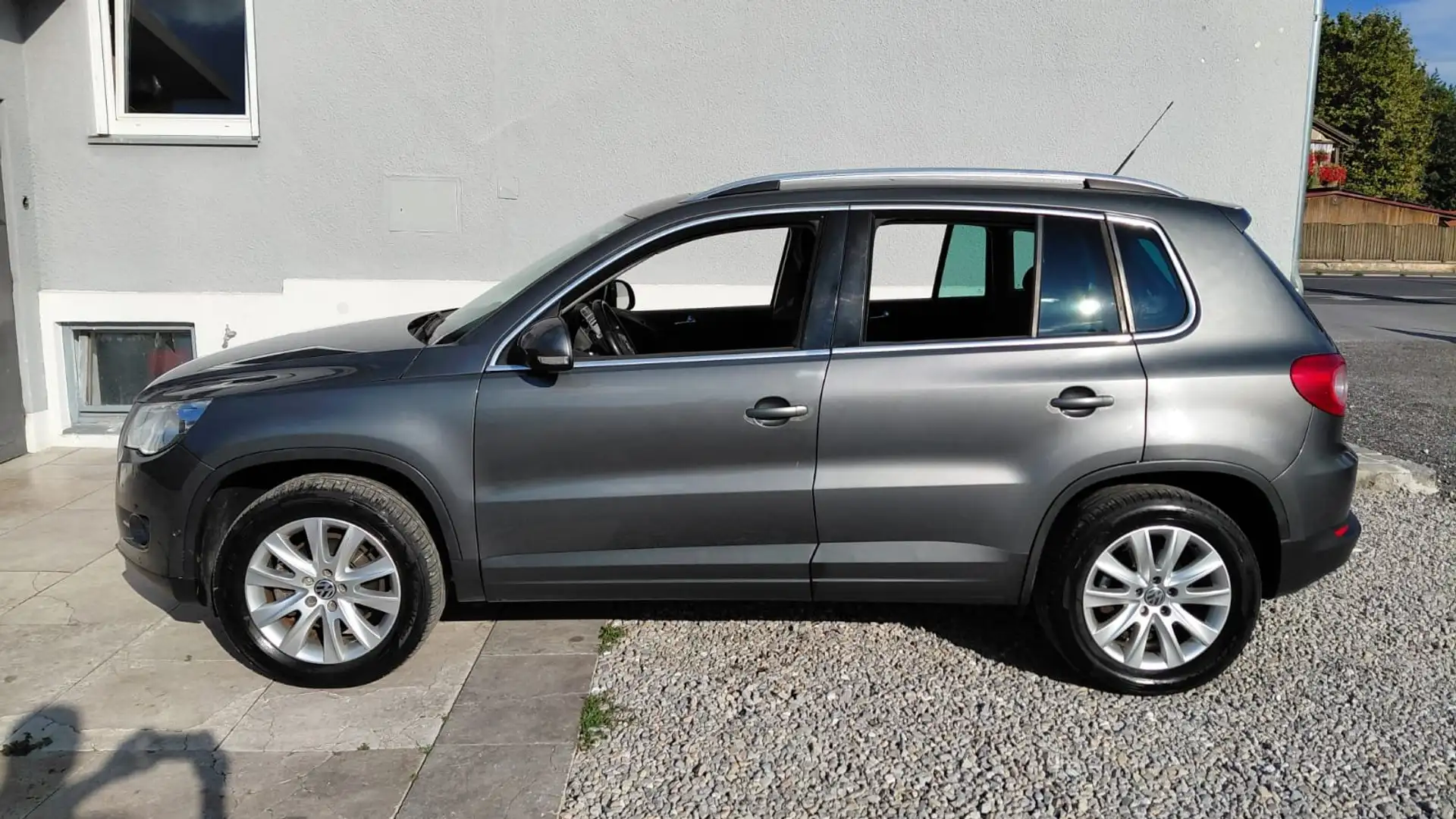 Volkswagen Tiguan Tiguan 2,0 TDI 4Motion Sky DPF Sky Grau - 2
