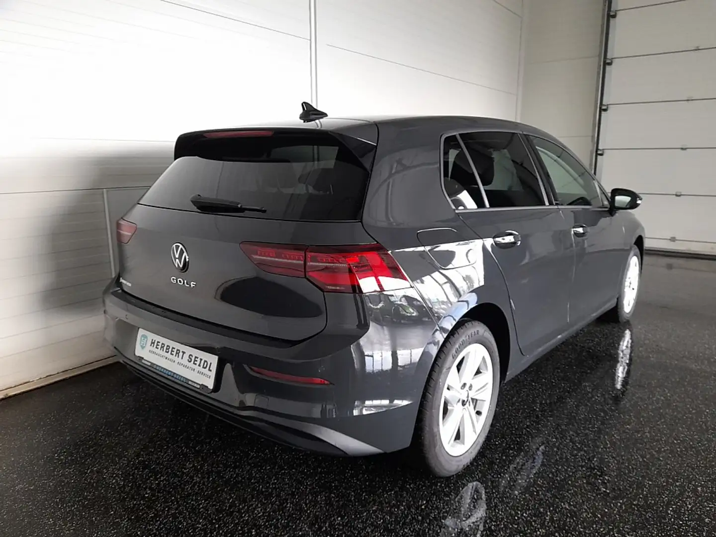 Volkswagen Golf VIII Life 2,0 TDI *MATRIX-LED / SKY / VIRTUELL ... Grau - 2