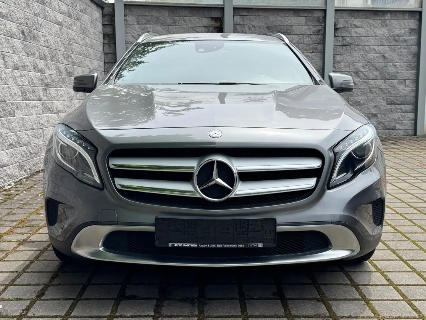 Mercedes-Benz GLA 220 CDI / d 4Matic Šedá - 2