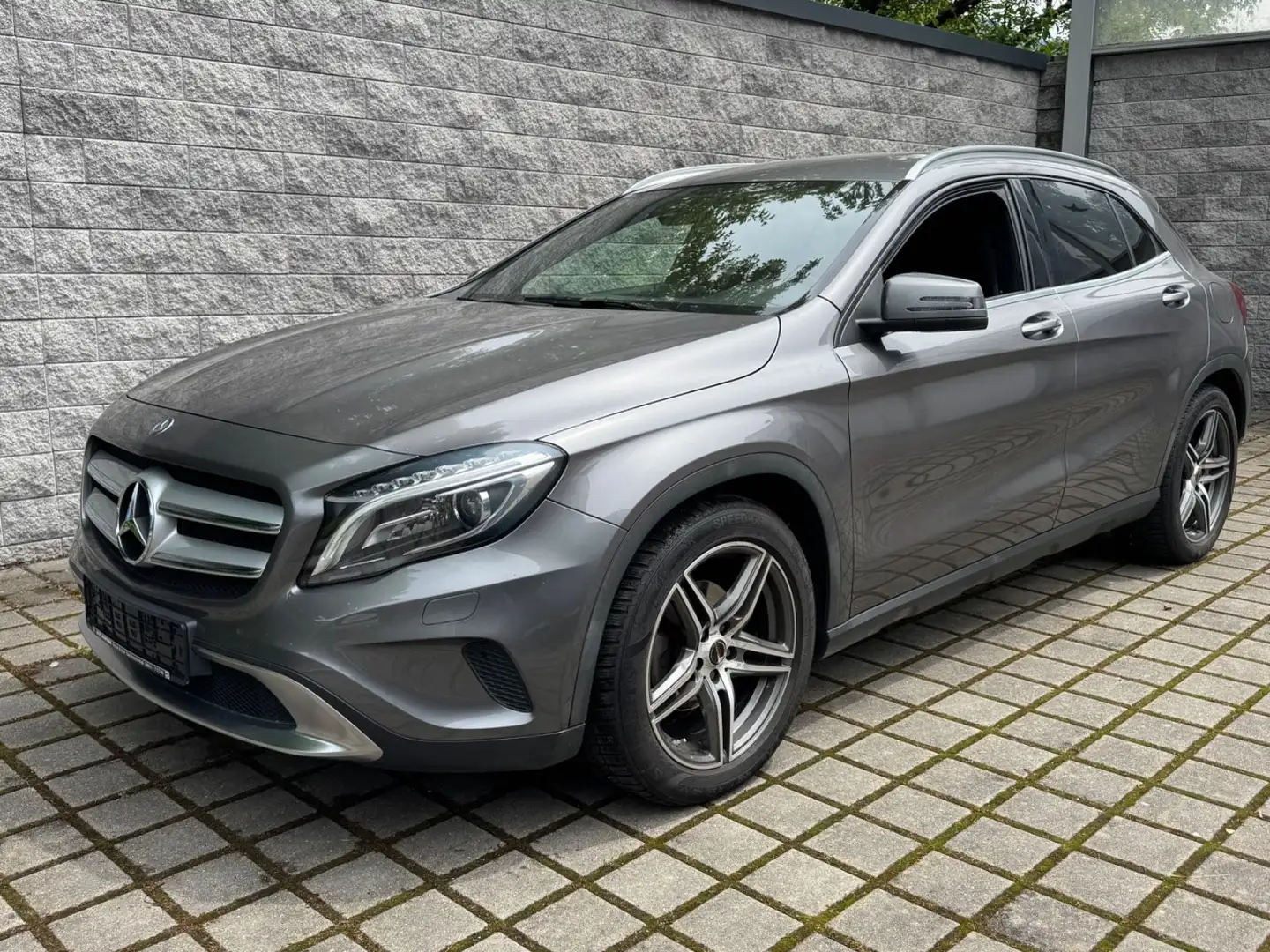 Mercedes-Benz GLA 220 CDI / d 4Matic Šedá - 1