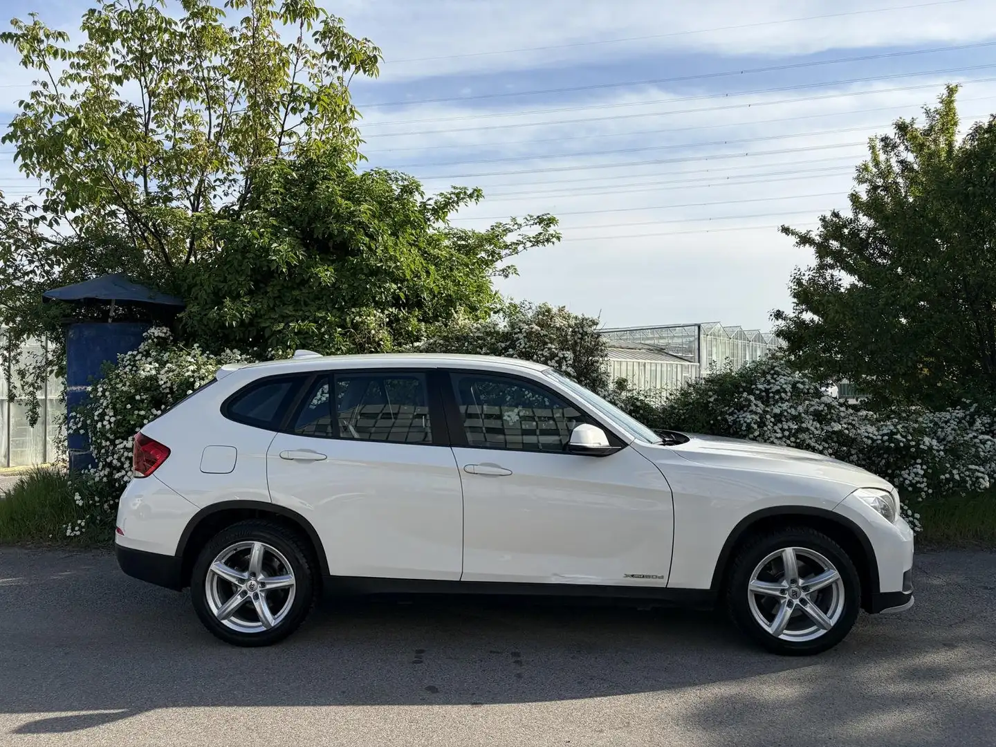 BMW X1 20d xDrive Aut. PDC Sitzheizung Klima SR+WR 1.Bes Weiß - 2