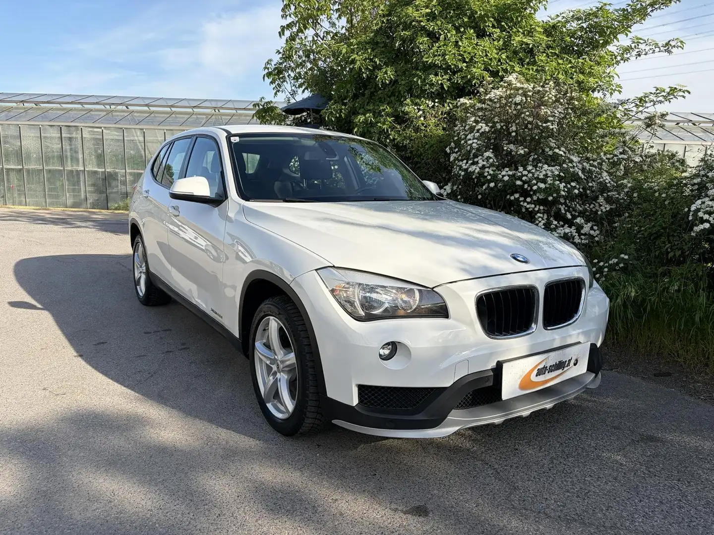 BMW X1 20d xDrive Aut. PDC Sitzheizung Klima SR+WR 1.Bes Weiß - 1