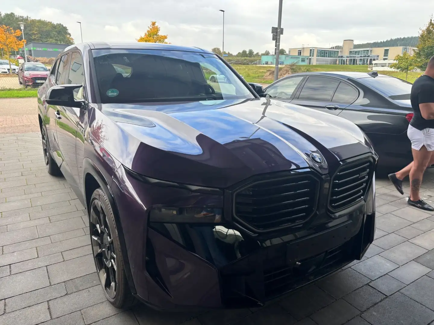BMW XM 50 e Individualfahrzeug Sonderlack sepia Mauve - 1