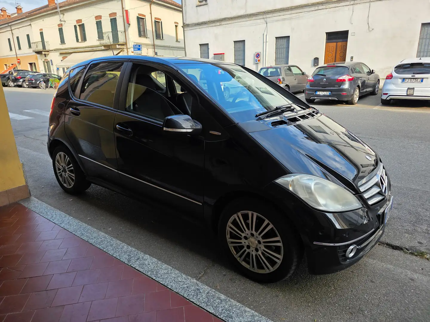 Mercedes-Benz A 180 Classe A - W/C 169 cdi Elegance FL Auto Negru - 1