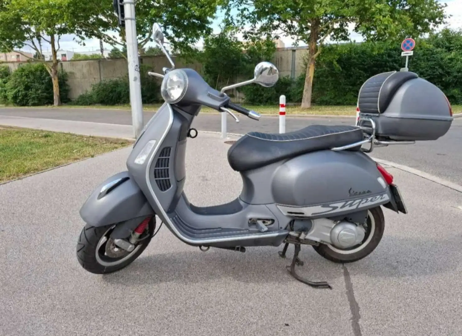 Vespa GTS Super 300 Gri - 2