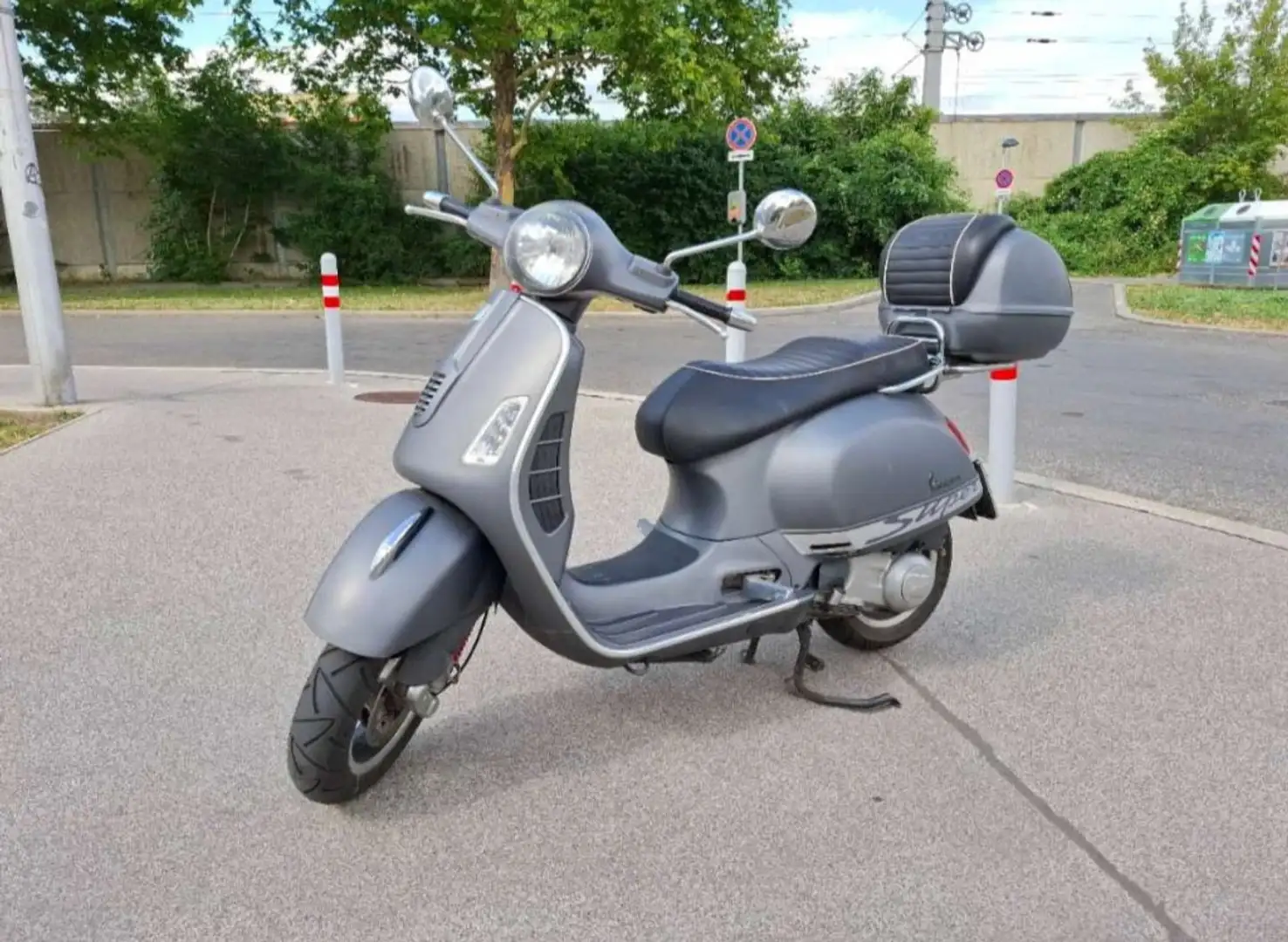 Vespa GTS Super 300 Gri - 1