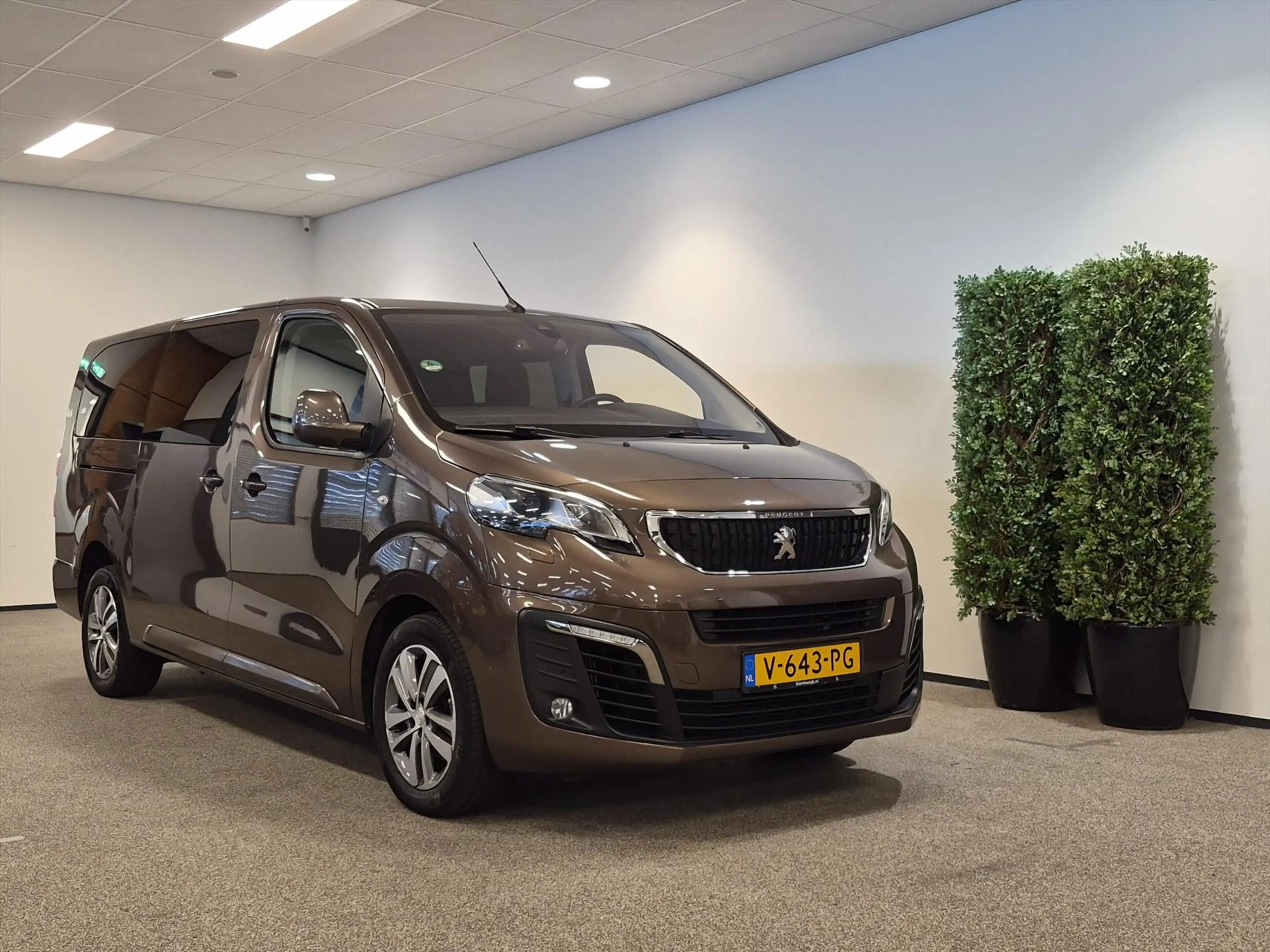 Peugeot Expert L3H1 Rolstoelbus 5+1 XXL-Ombouw 150cm bodemverlagi — photo 16