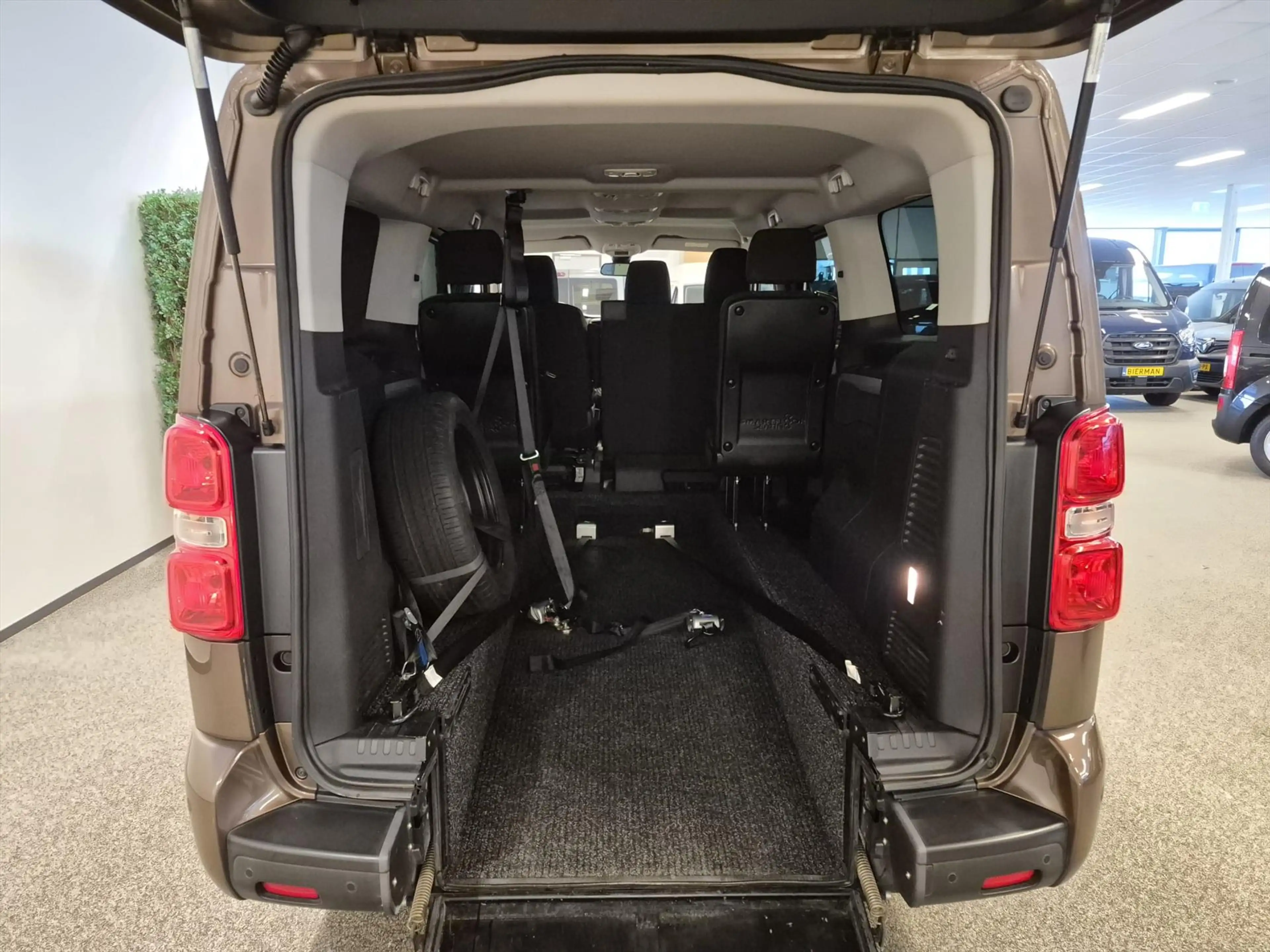 Peugeot Expert L3H1 Rolstoelbus 5+1 XXL-Ombouw 150cm bodemverlagi — photo 3