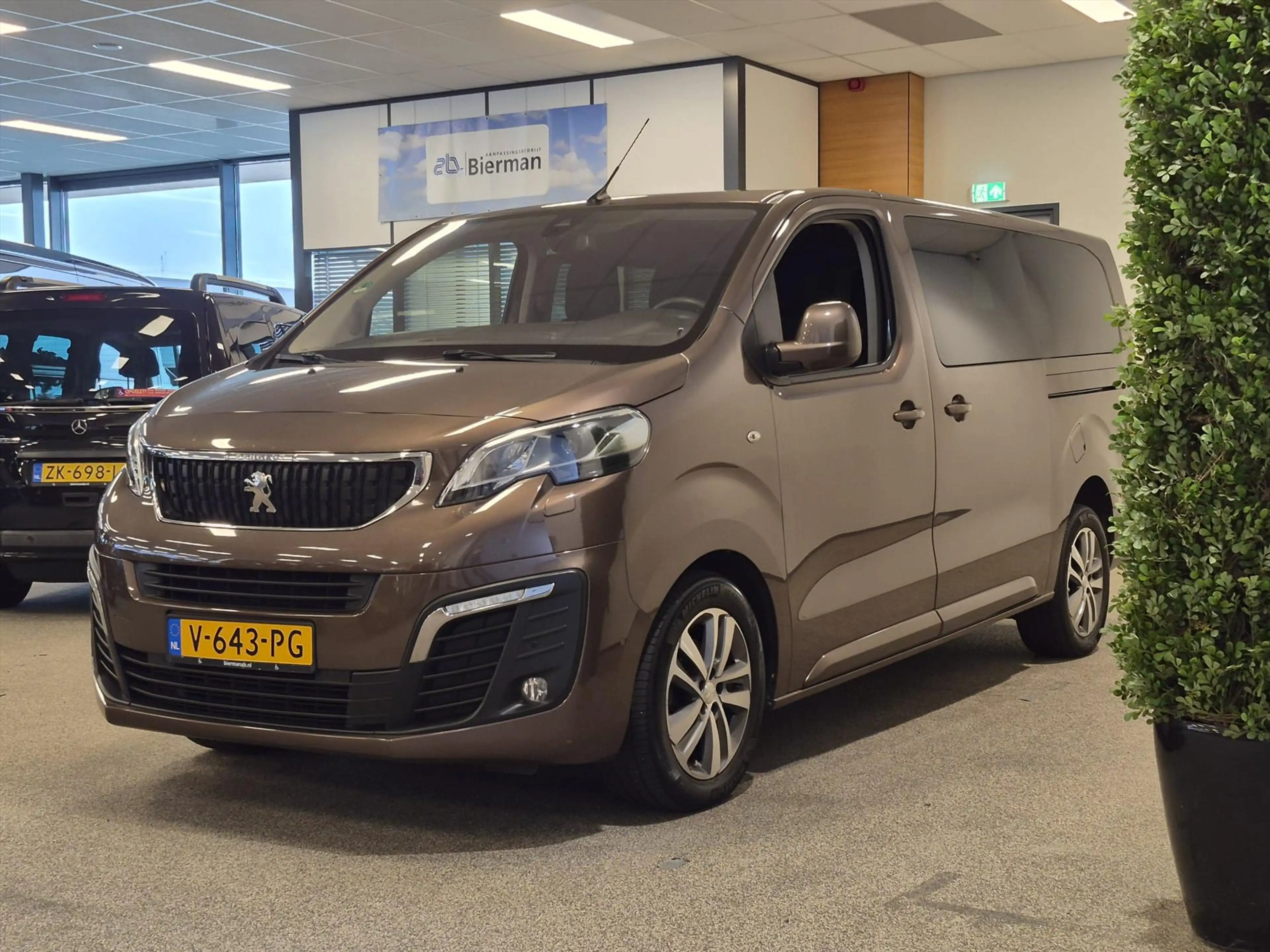 Peugeot Expert L3H1 Rolstoelbus 5+1 XXL-Ombouw 150cm bodemverlagi — photo 17